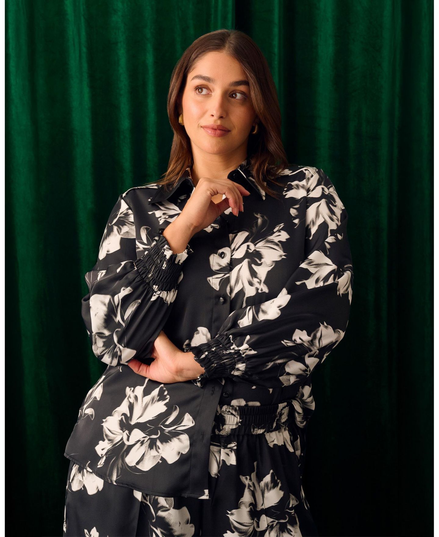 Женская рубашка ESTELLE Gilda Floral Satin Button-Front Collared, цвет: Чёрный — фото 4