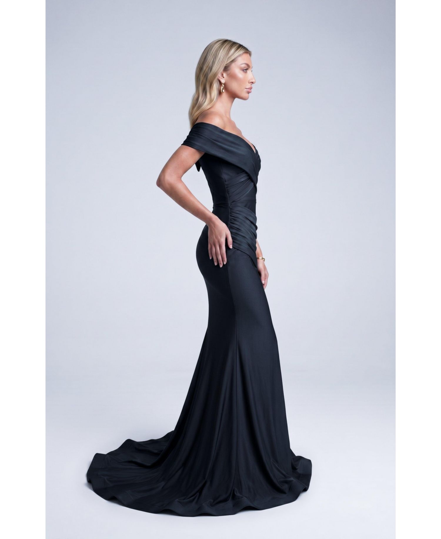 Women's Off-The-Shoulder Ruched Mermaid Gown