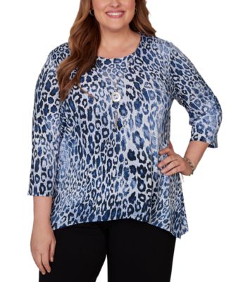 Plus Size Animal Puff Printed Top with Necklace