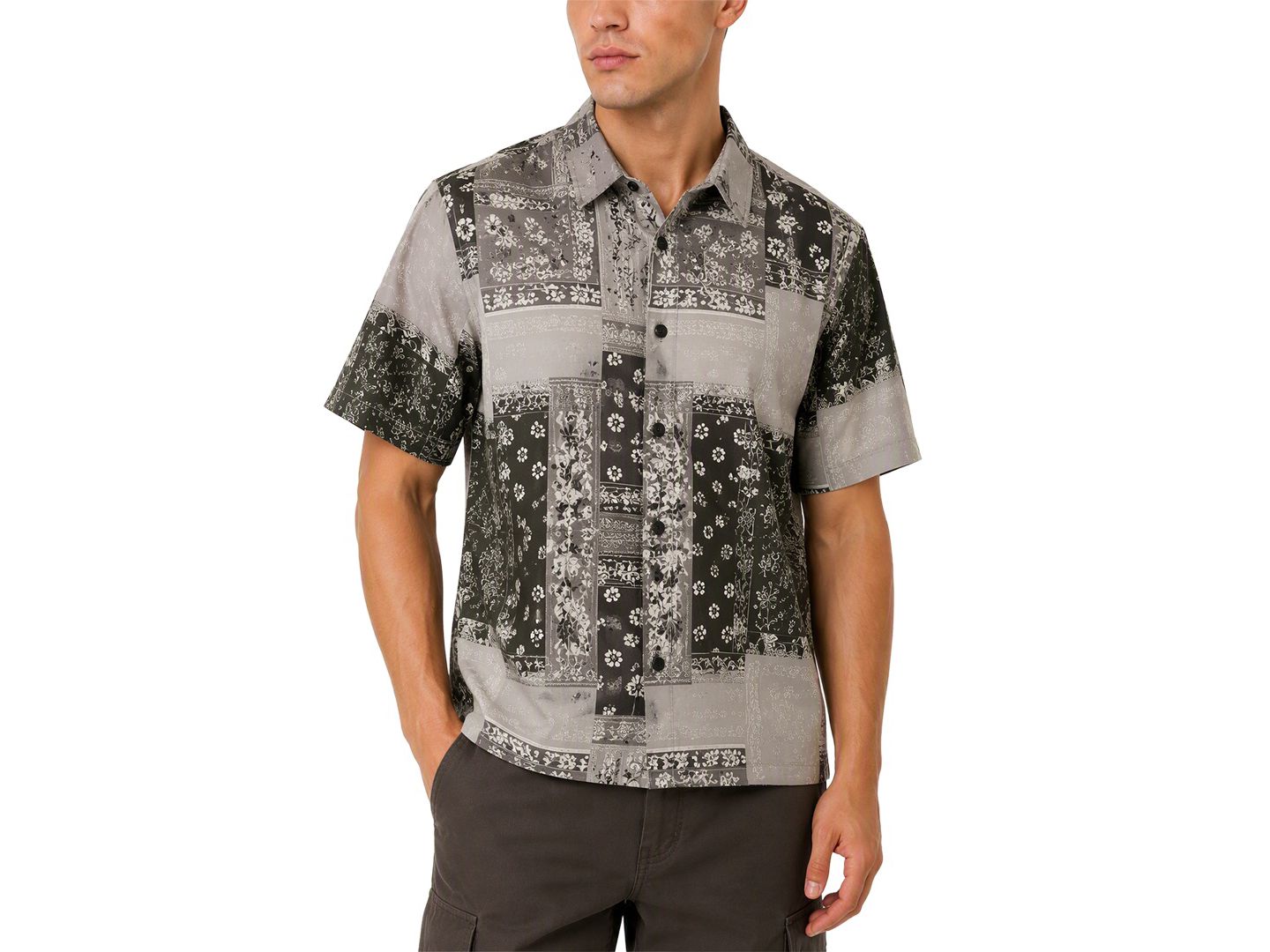 Мужская рубашка GUESS Eco Rayon Patchwork Short-Sleeve Spread Collar Button-Up, цвет: С принтом зелёный — фото 1