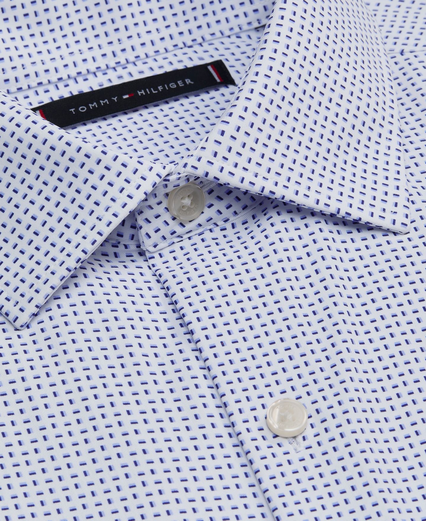 Мужская рубашка Tommy Hilfiger TH Tech Athletic-Fit Spread-Collar Dress Shirt, цвет: Белый — фото 5