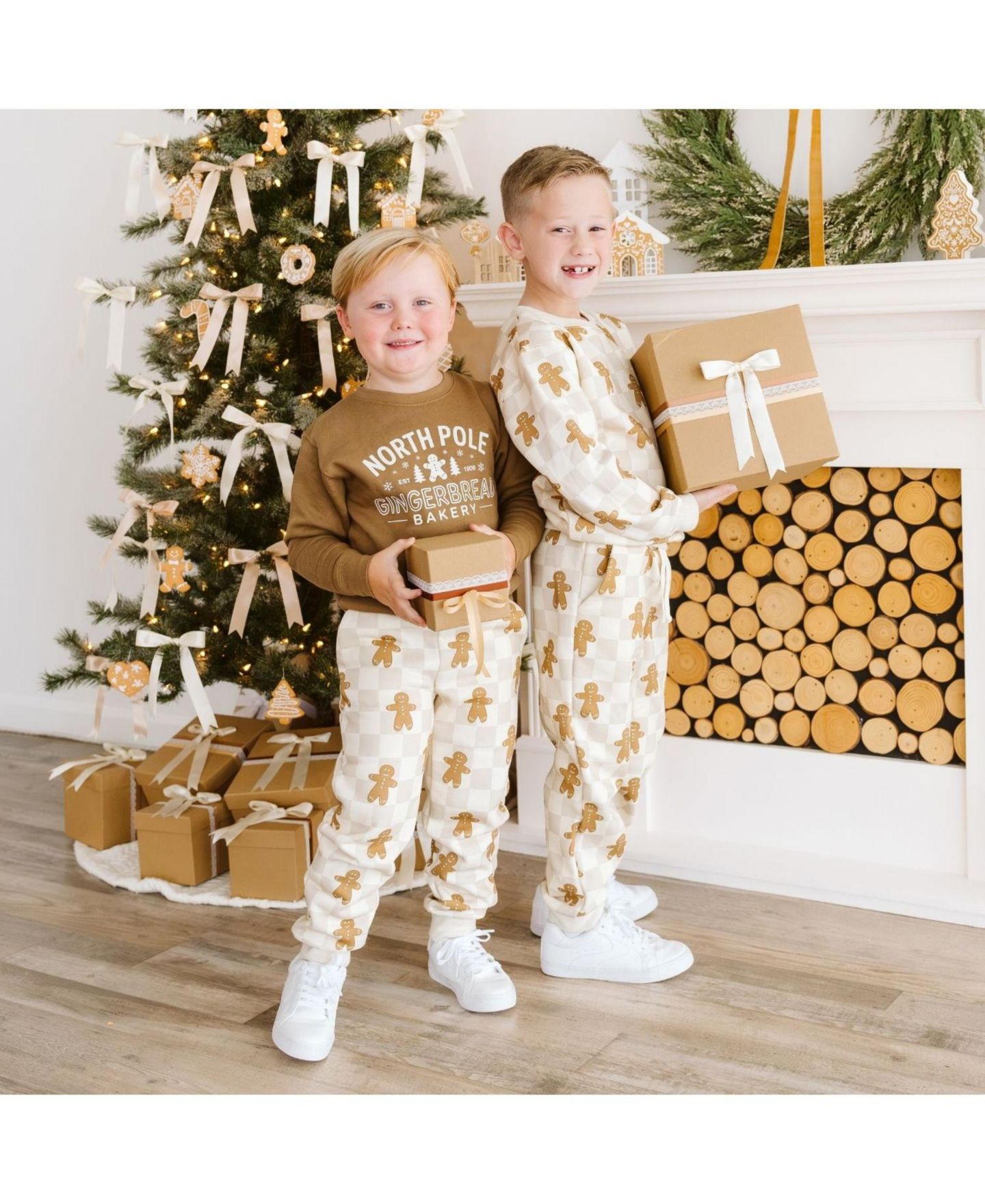 Детские джоггеры Sweet Wink Gingerbread новогодние на резинке, 4-20, цвет: Слоновая кость — фото 7