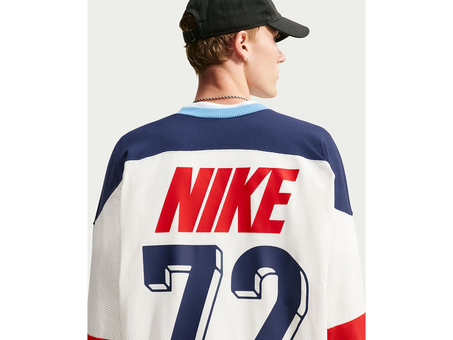 Мужской топ Nike Sportswear Club Long-Sleeve Graphic Hockey Jersey, цвет: Молочный / Тёмно-синий — фото 5