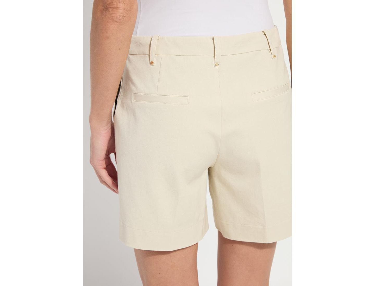Женские шорты LYSSE Amanda Pull-On Mid-Rise Stretch-Twill Shorts, 6" Inseam, цвет: Бежевый — фото 6