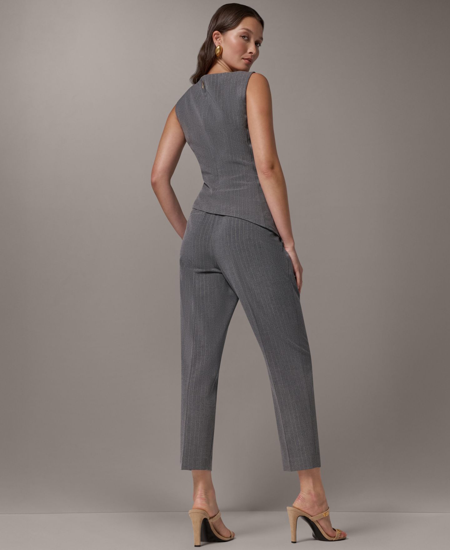 Женская блузка Donna Karan New York Boat Neck Sleeveless Asymmetrical Blouse, цвет: Светлый меланжевый серый — фото 13