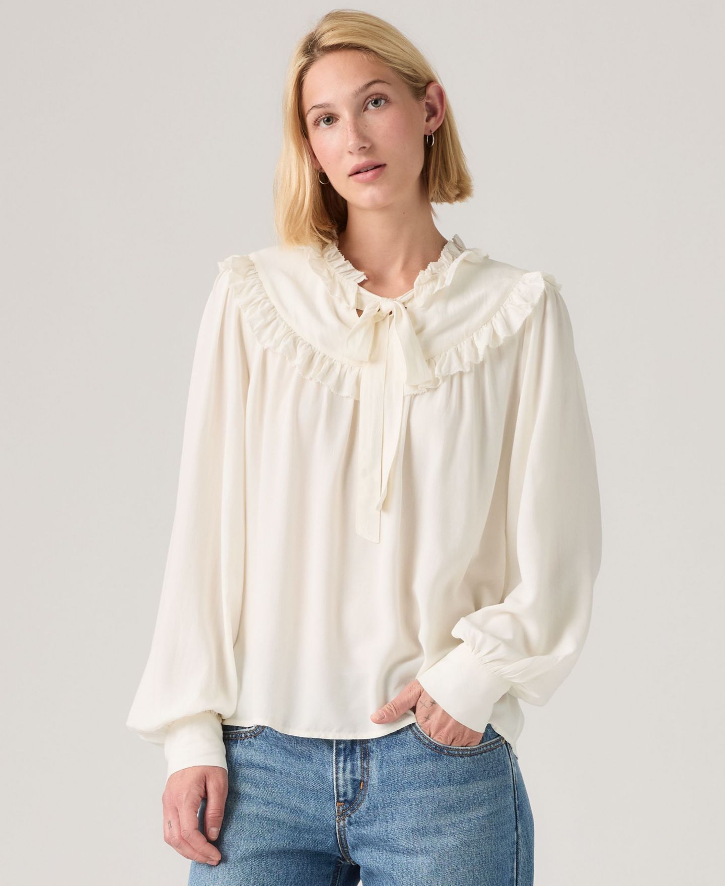 Женская блузка Levi's Premium Joelle Long-Sleeve Crewneck Ruffle, цвет: Egret — фото 2