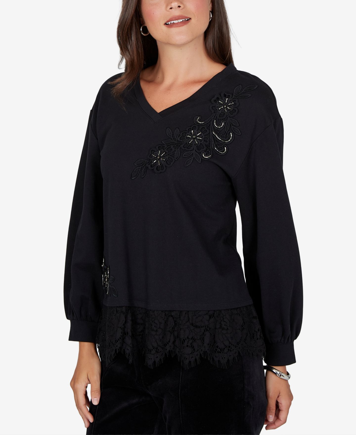 Женский свитер Ruby Rd. Petite Long-Sleeve V-Neck Lace Pullover, цвет: Чёрный — фото 2
