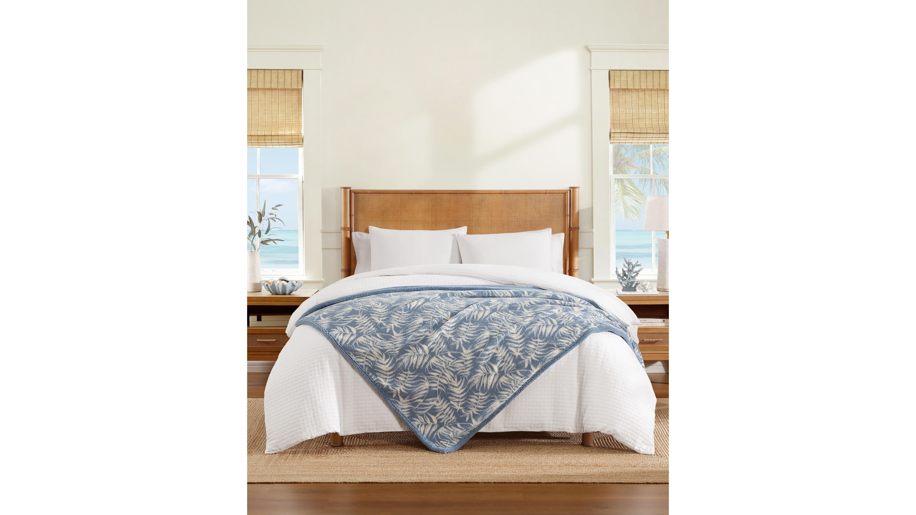 Tommy Bahama Art Of Palms Baby Sherpa Throw, 70" x 50"