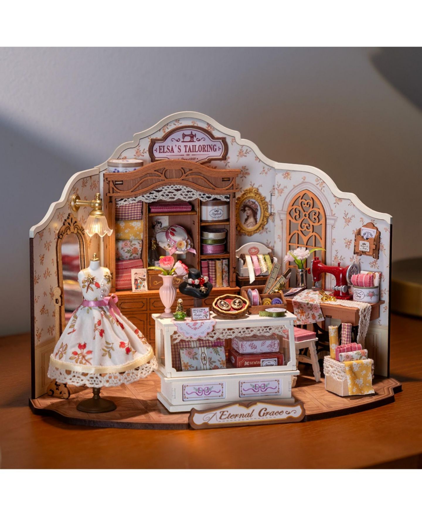 Детские куклы Robotime Elsa's Tailoring Wooden DIY Miniature House Kit with Detailed Interior, Ages 14+ — фото 2