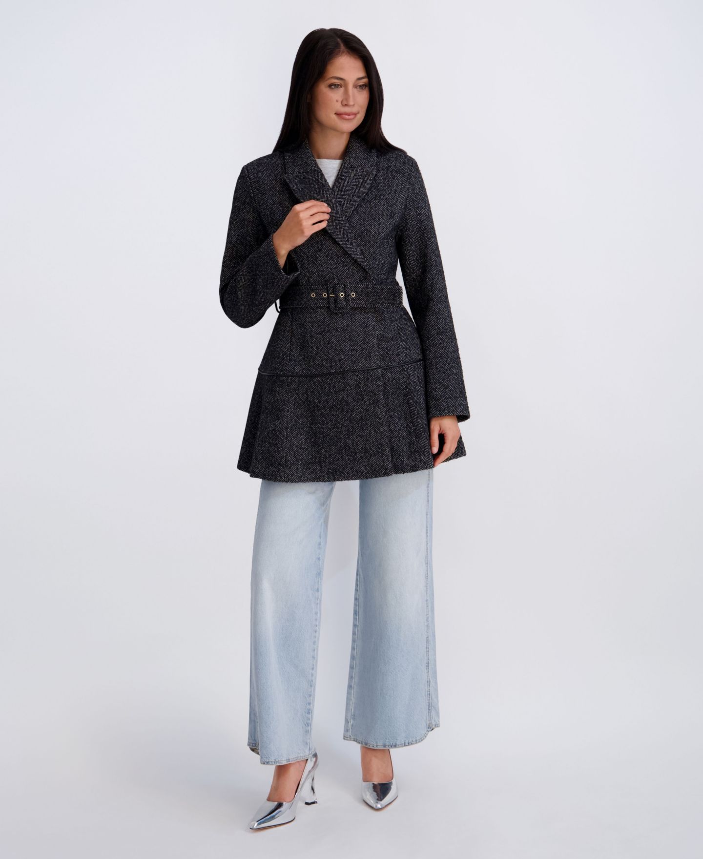 Женская куртка Kensie Belted Herringbone Tweed Skirted Wool, цвет: Чёрный / Белый — фото 4