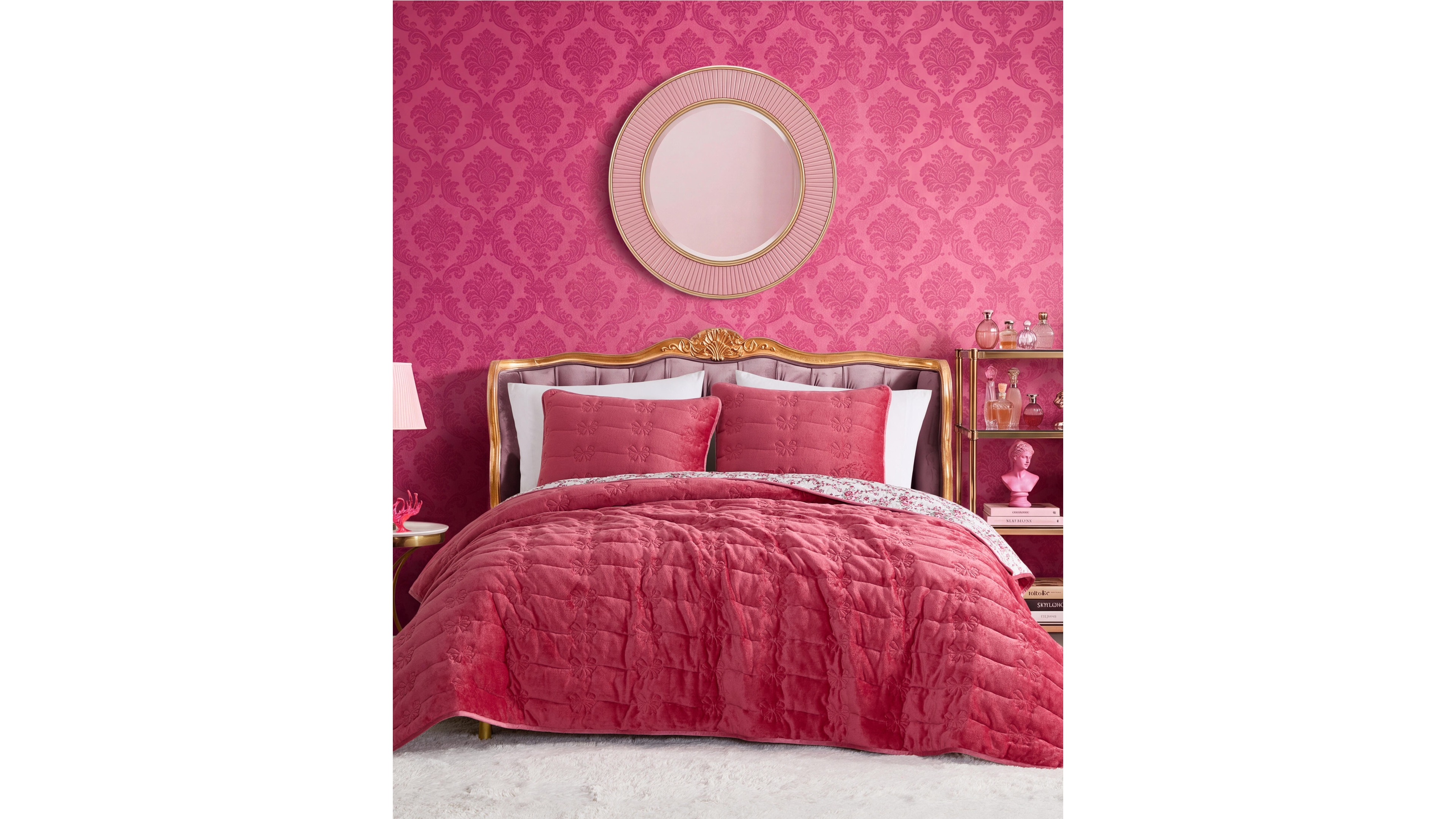 Betsey Johnson Gift Bow Stitch Plush 2-Piece Quilt Set, Twin