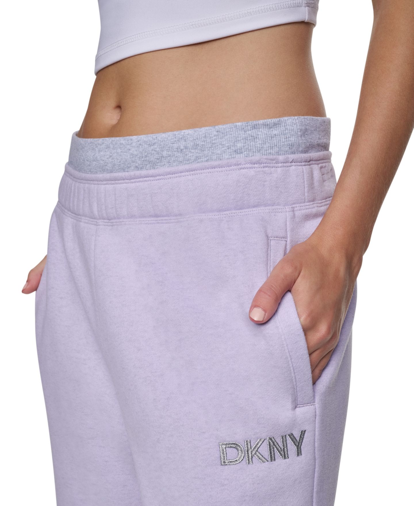Женские брюки DKNY Sport High-Rise Boyfriend Double Waistband, цвет: Сиреневый морозный — фото 4