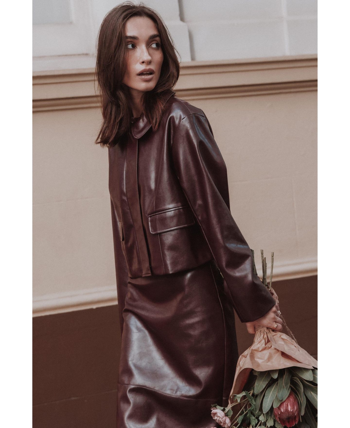 Женская куртка Petal and Pup Haylie Crop Faux Leather, цвет: Бордовый — фото 6