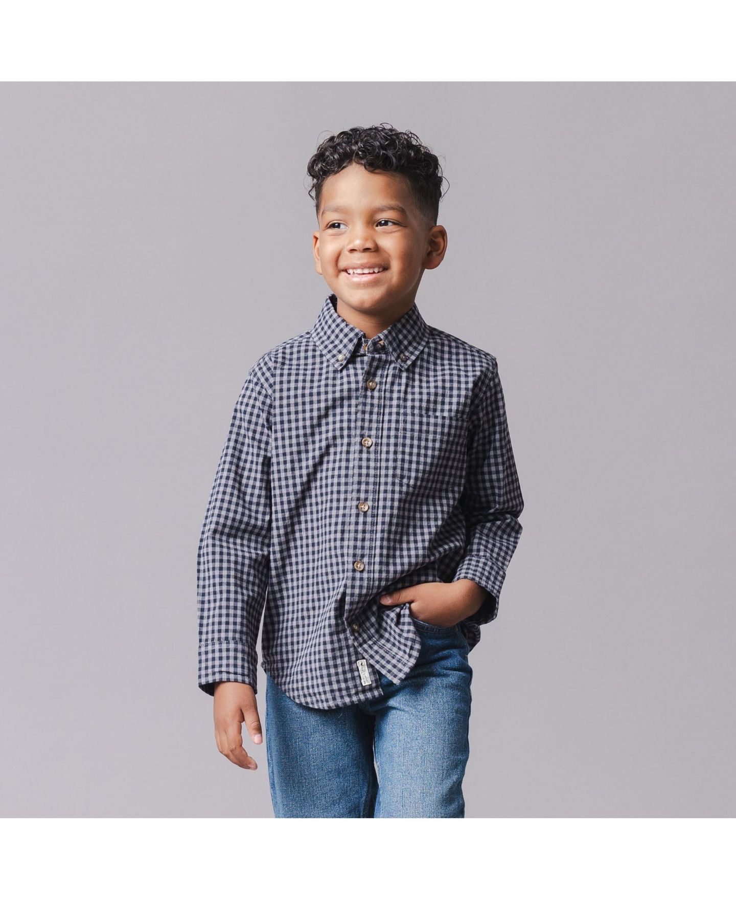 Рубашка Hope & Henry Organic Cotton Poplin Point Collar Long-Sleeve Button-Down Shirt для мальчиков, цвет: Чёрный в мелкую клетку — фото 4