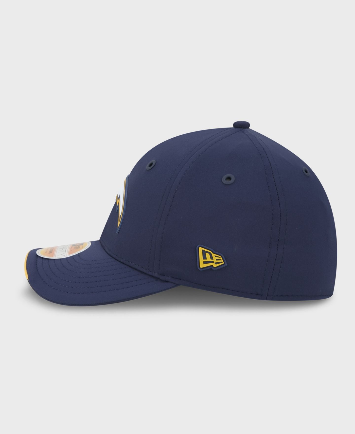 Мужская кепка New Era Navy Los Angeles Chargers 2026 Sideline 39THIRTY M-Crown Flex Hat — фото 5