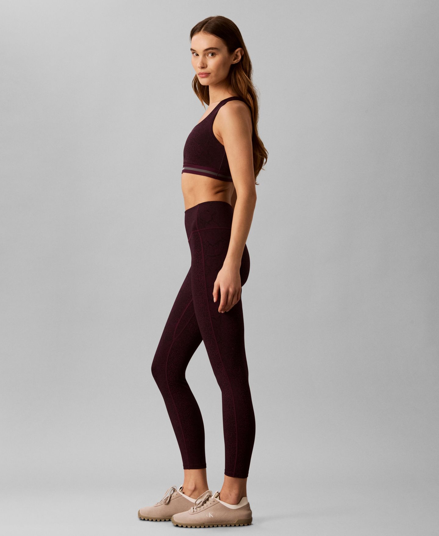 Спортивное бра Sport, без косточек — Calvin Klein Performance, цвет: Мраморный змеиный серый — фото 8