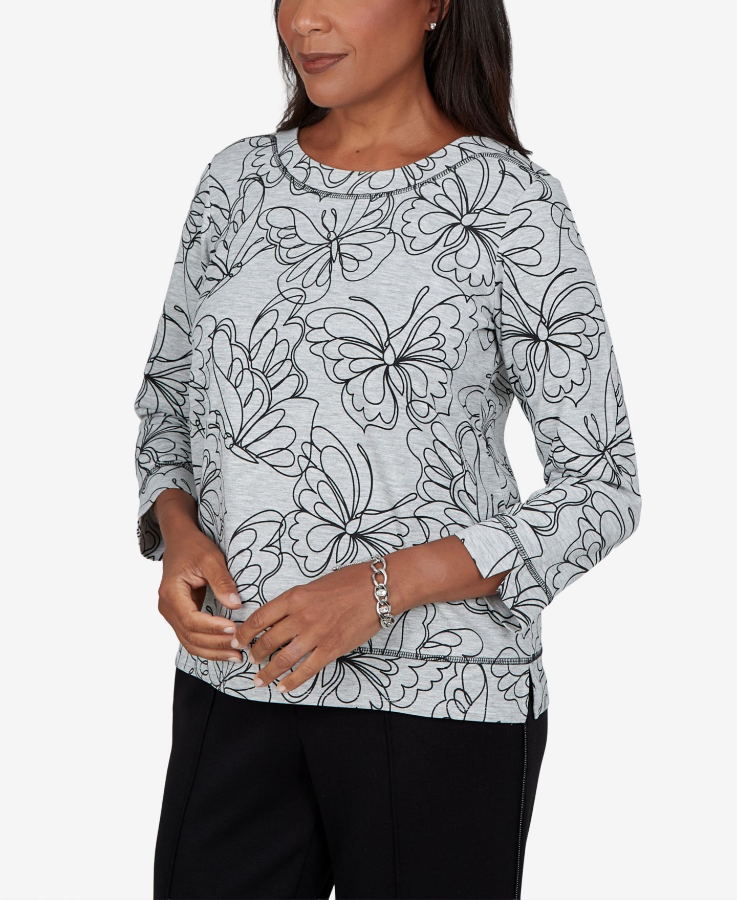 Женский топ Alfred Dunner Petite Butterfly-Print 3/4-Sleeve Crewneck, цвет: Granite — фото 2