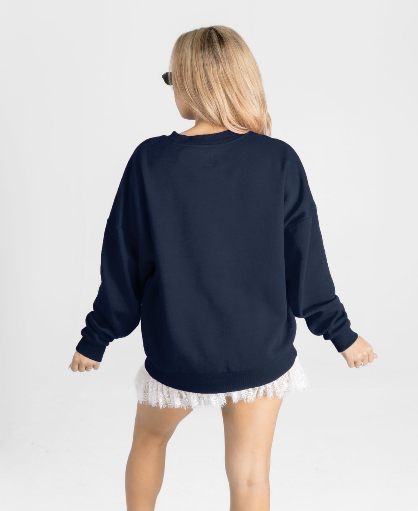Женская толстовка Gameday Couture Navy Denver Broncos Main Character Oversized Premium Drop Shoulder — фото 2