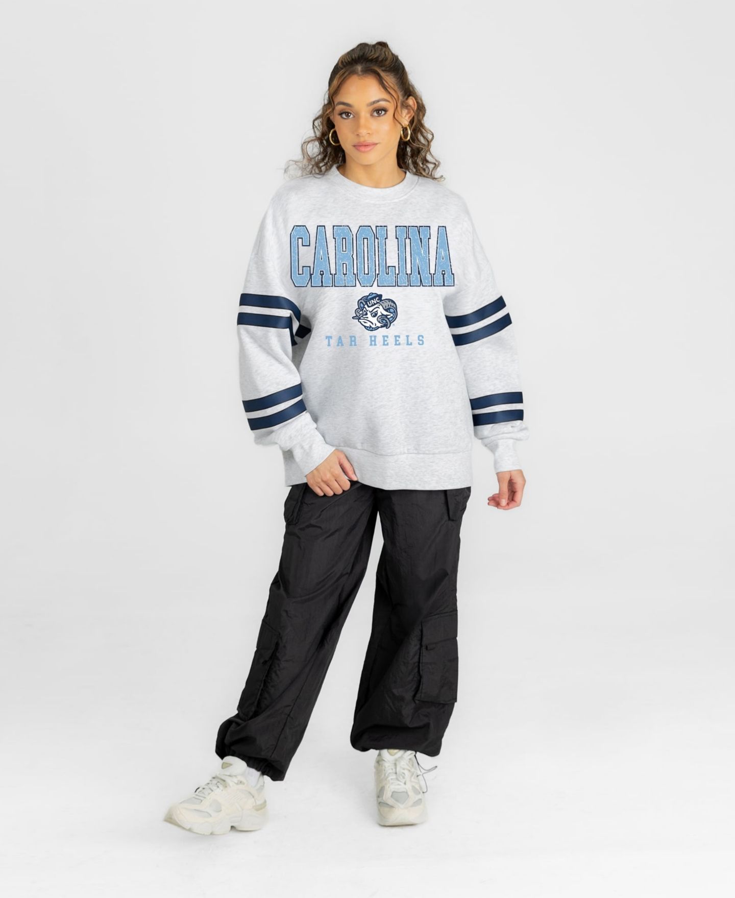 Женские толстовки Gameday Couture Ash North Carolina Tar Heels Stadium Stripes Oversized Fleece — фото 3