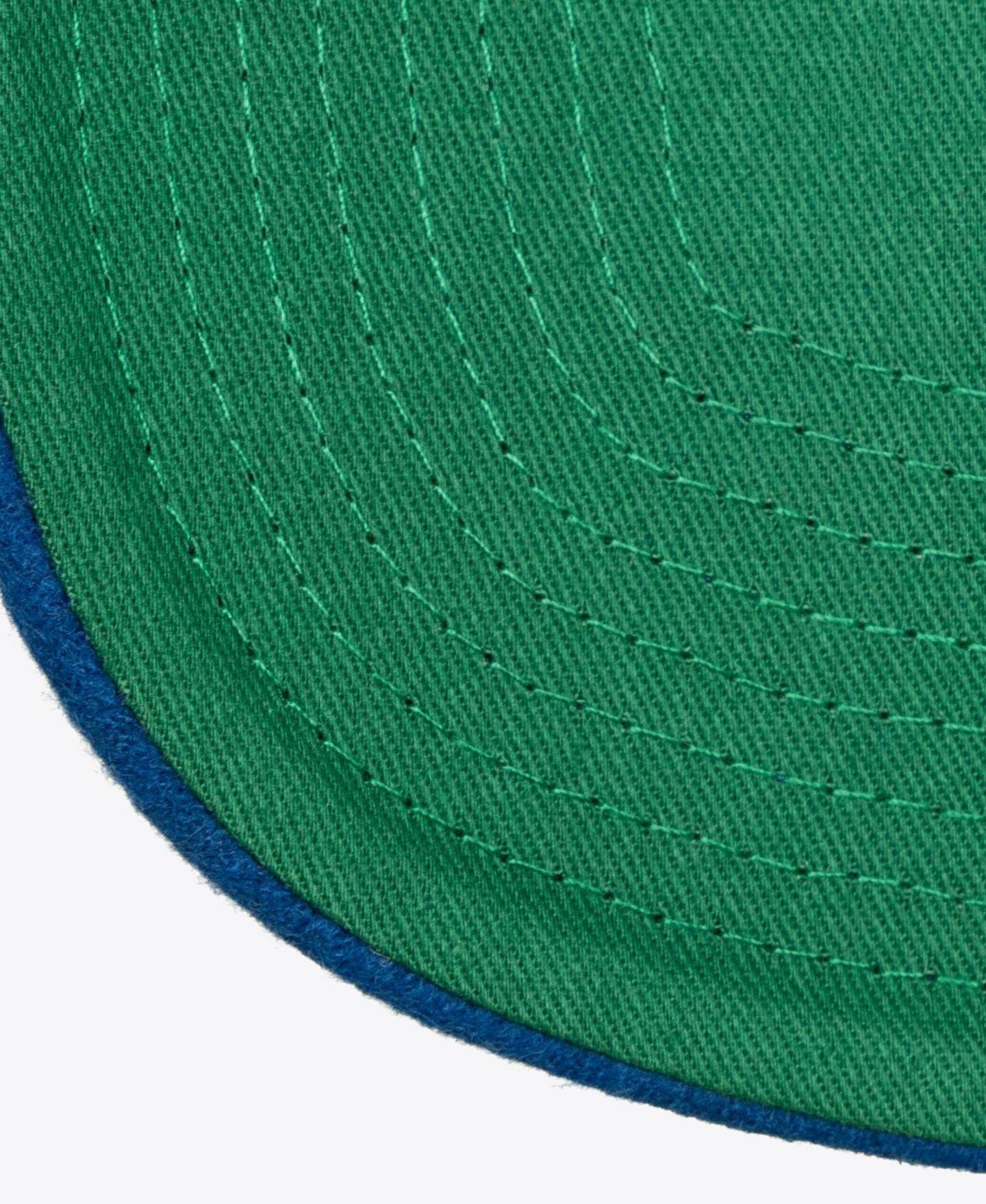 Мужская кепка Mitchell & Ness Cream New York Knicks Retro Roots Stripe Pro Adjustable Hat — фото 6