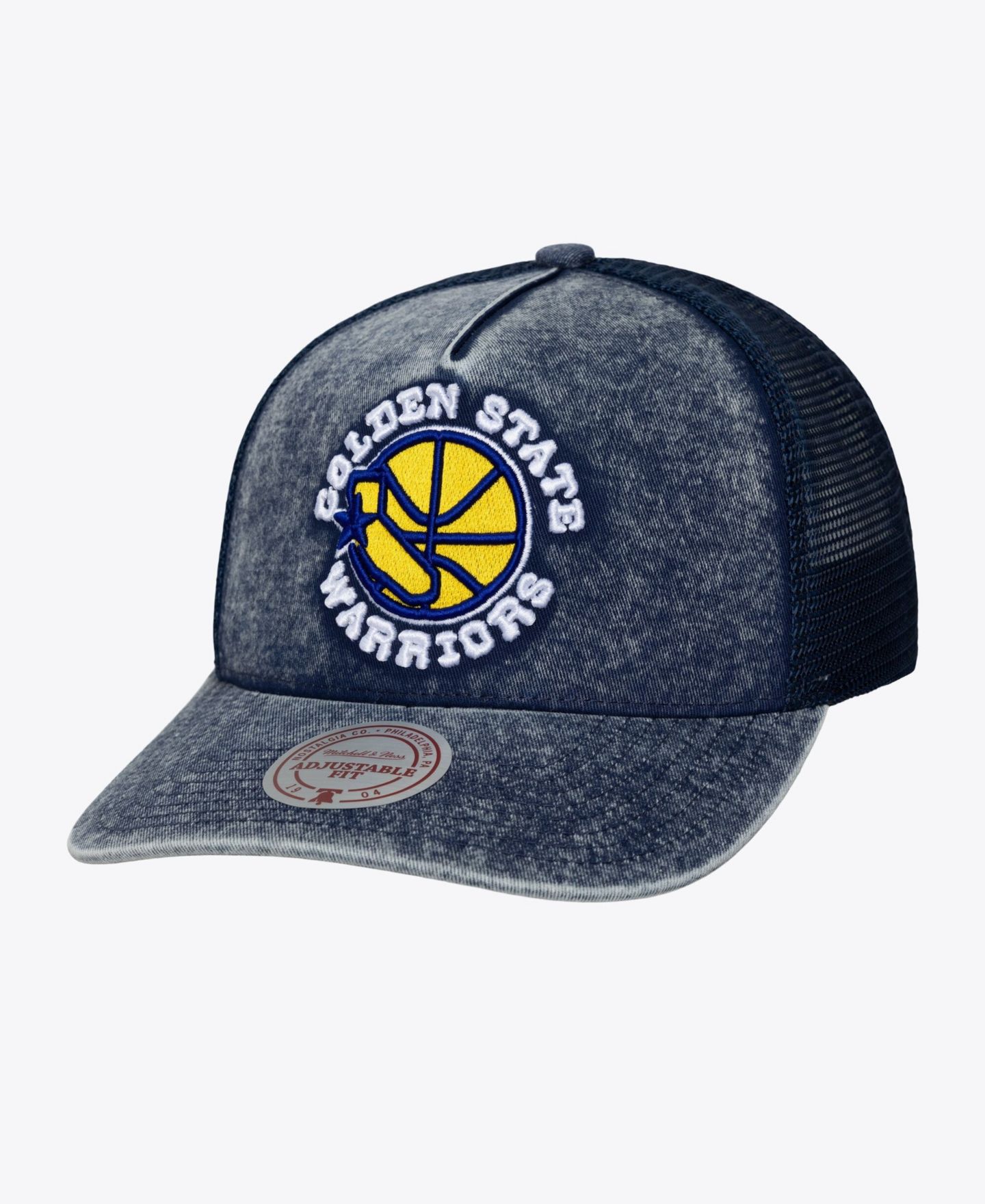 Мужская кепка Mitchell & Ness Blue Golden State Warriors Gameday Snow Wash Adjustable Trucker Hat — фото 1