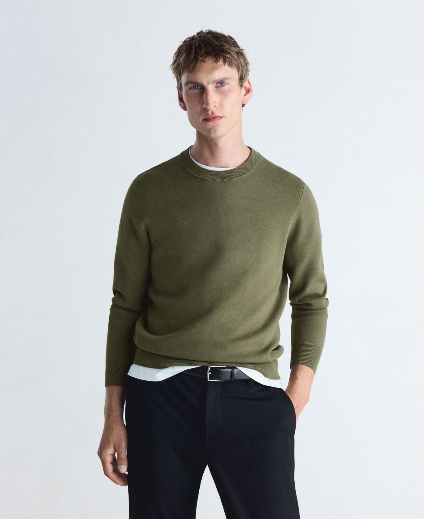Мужской свитер Mango Luxus Slim-Fit Long-Sleeve Crewneck, цвет: Хаки — фото 4