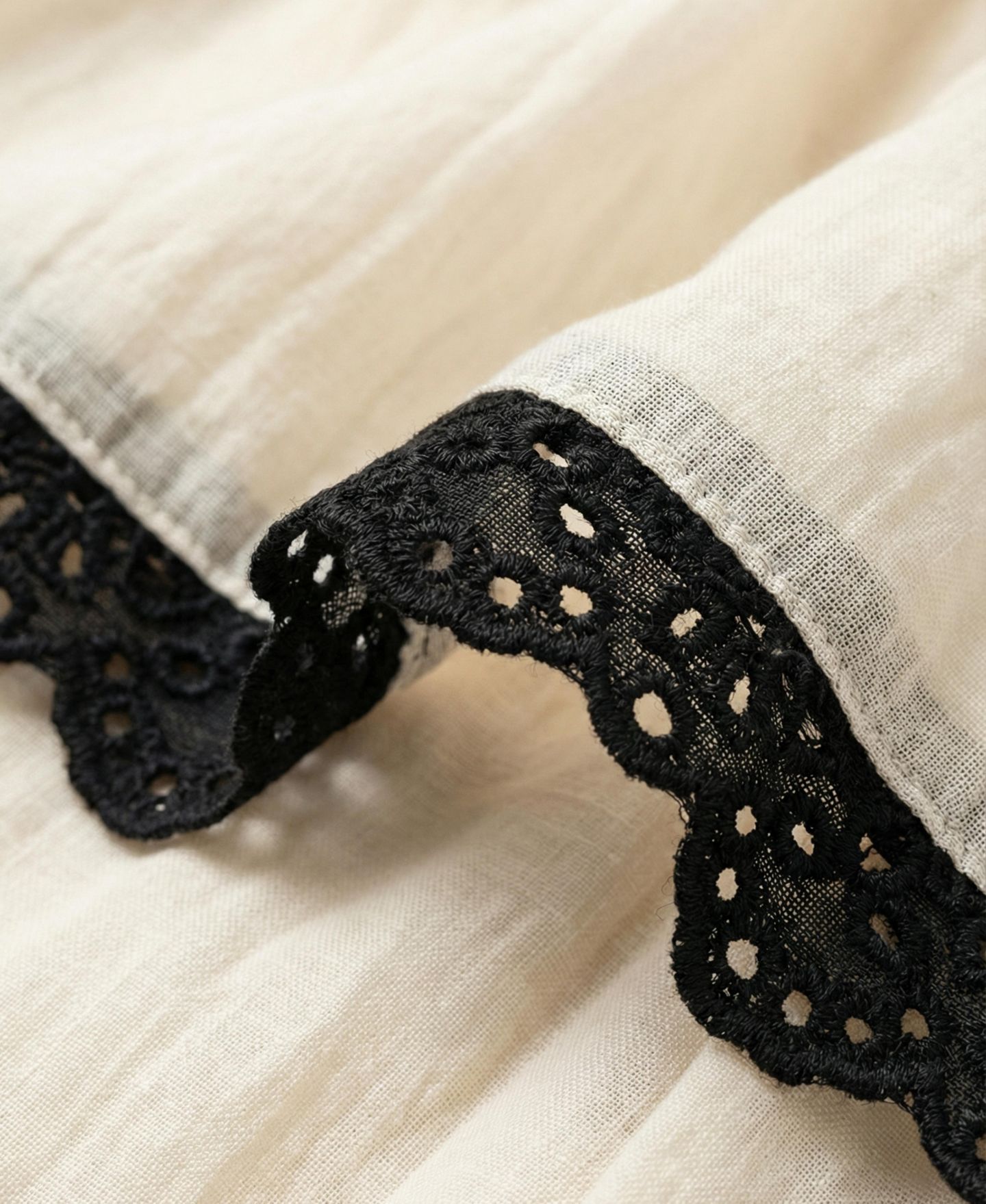 Женское платье Modenaire Rayon-Blend Ruffle Lace Sheer-Yoke Mini, цвет: Молочно-белый — фото 7