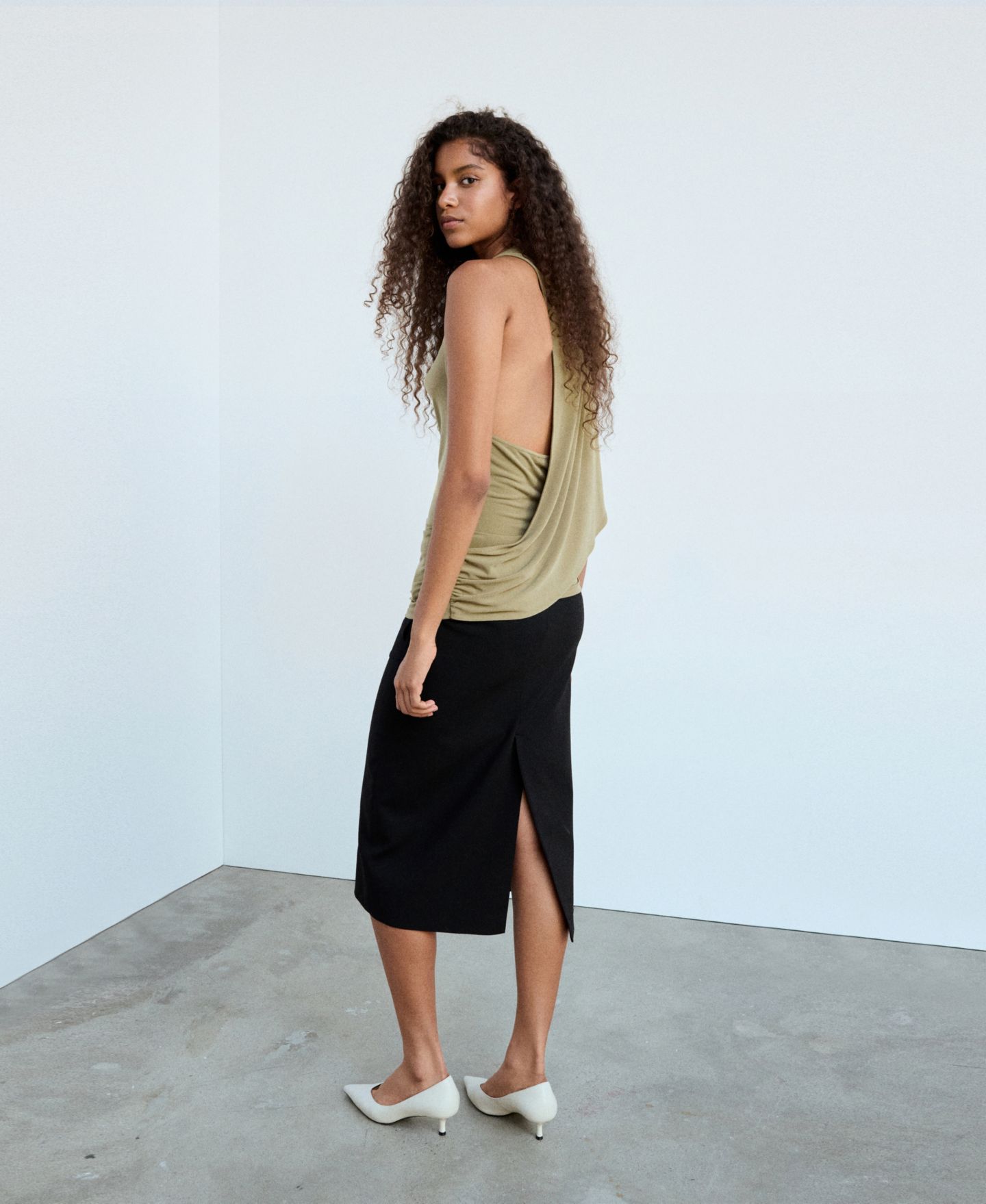 Женская блузка Mango Cowl Neck Asymmetrical, цвет: Хаки — фото 5