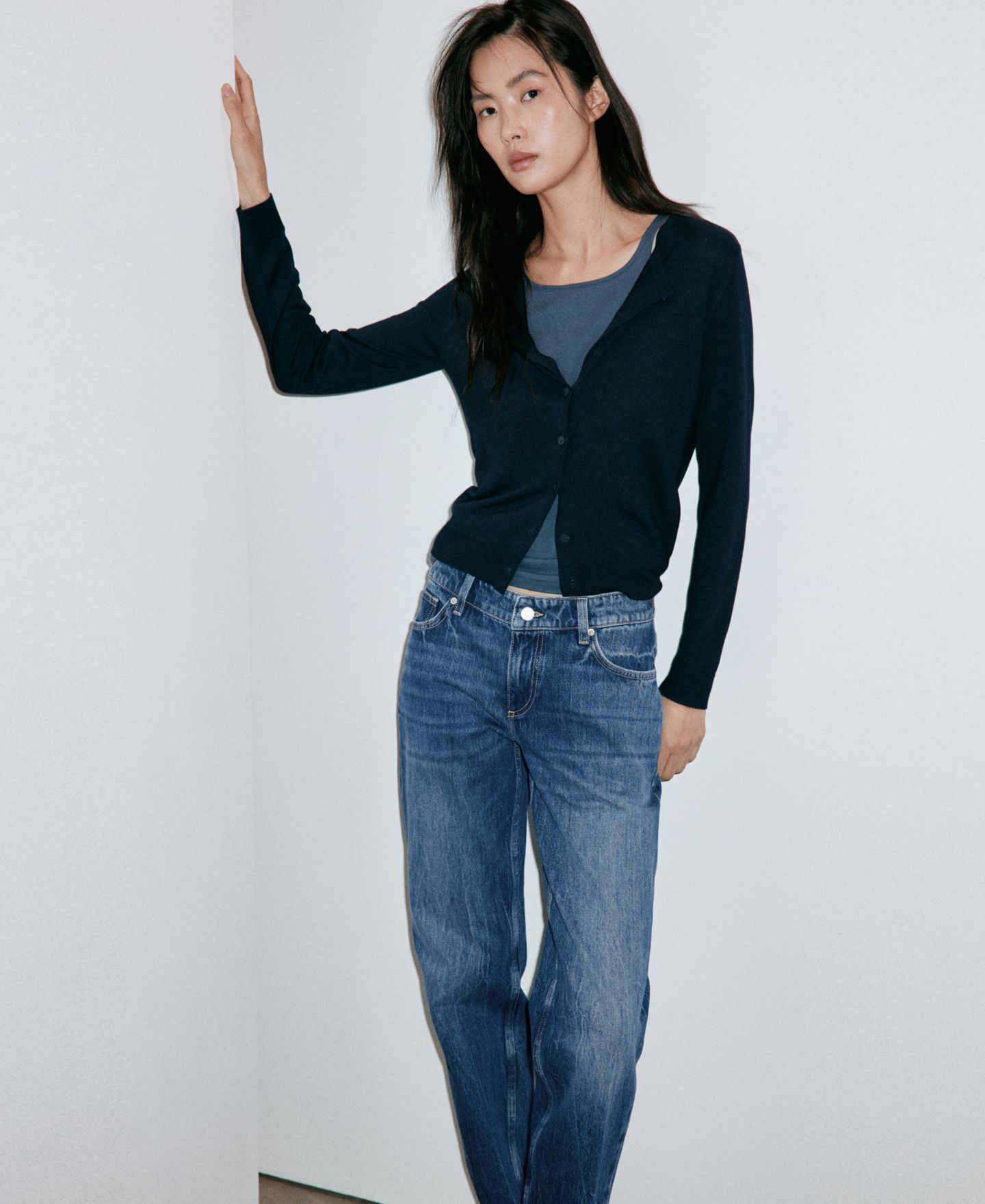 Женские джинсы Mango Low-Rise Slim Denim, цвет: Тёмный синий — фото 3