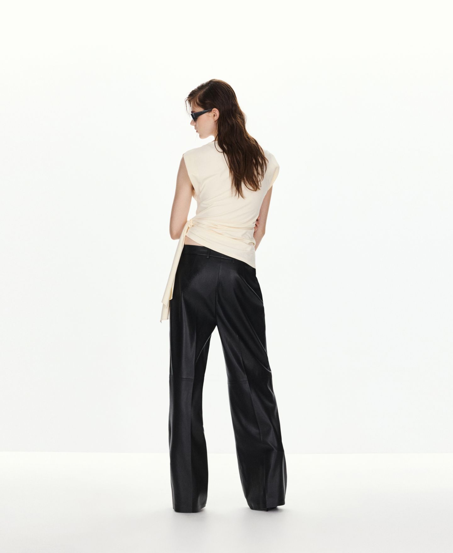 Женский топ Mango Asymmetrical Tie-Front Boat Neck Sleeveless, цвет: Экрю — фото 3