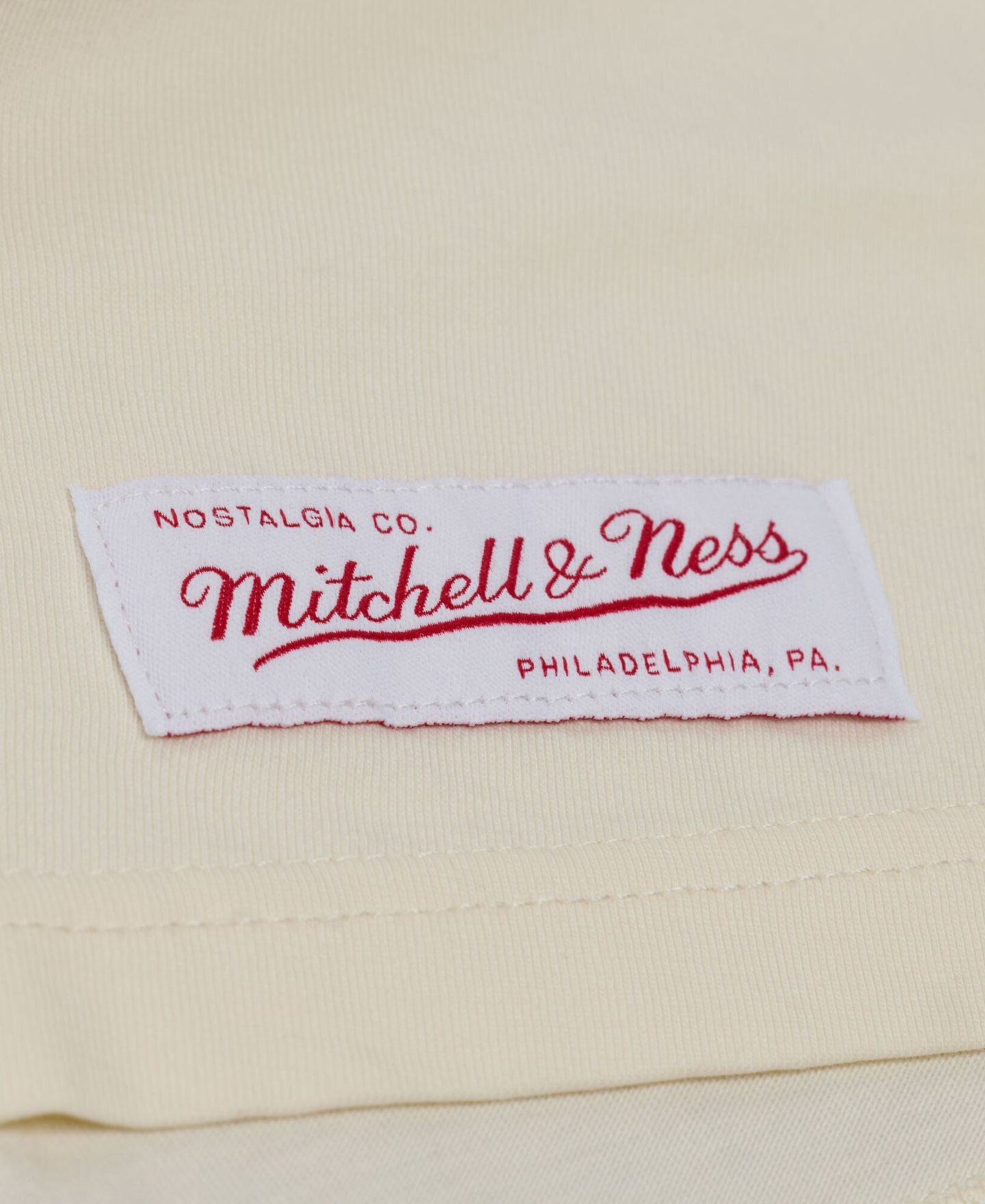 Мужская футболка Mitchell & Ness Mitchell Ness Cream Cleveland Browns Core Essentials Micro Logo — фото 3