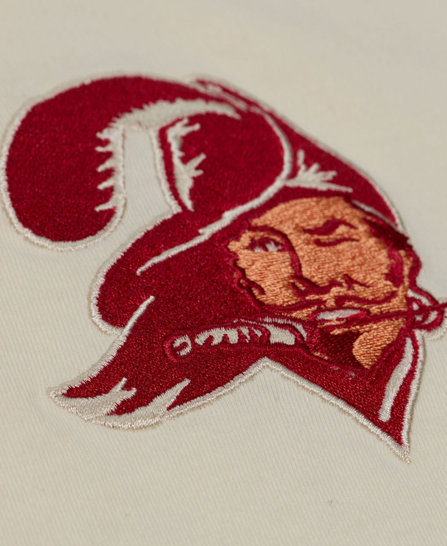 Мужская футболка Mitchell & Ness Mitchell Ness Cream Tampa Bay Buccaneers Oversized Heritage Hues — фото 4