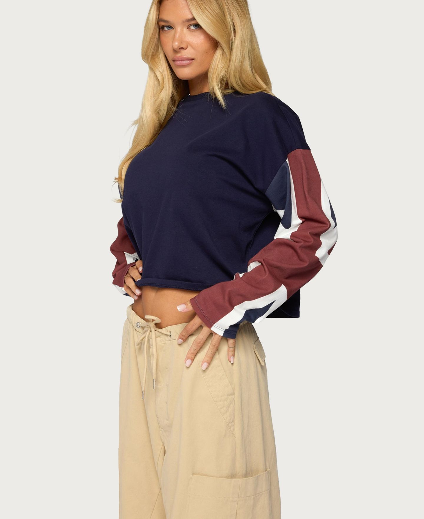Женский топ Edikted UK Muse Long-Sleeve Crewneck Crop, цвет: Тёмно-синий — фото 5