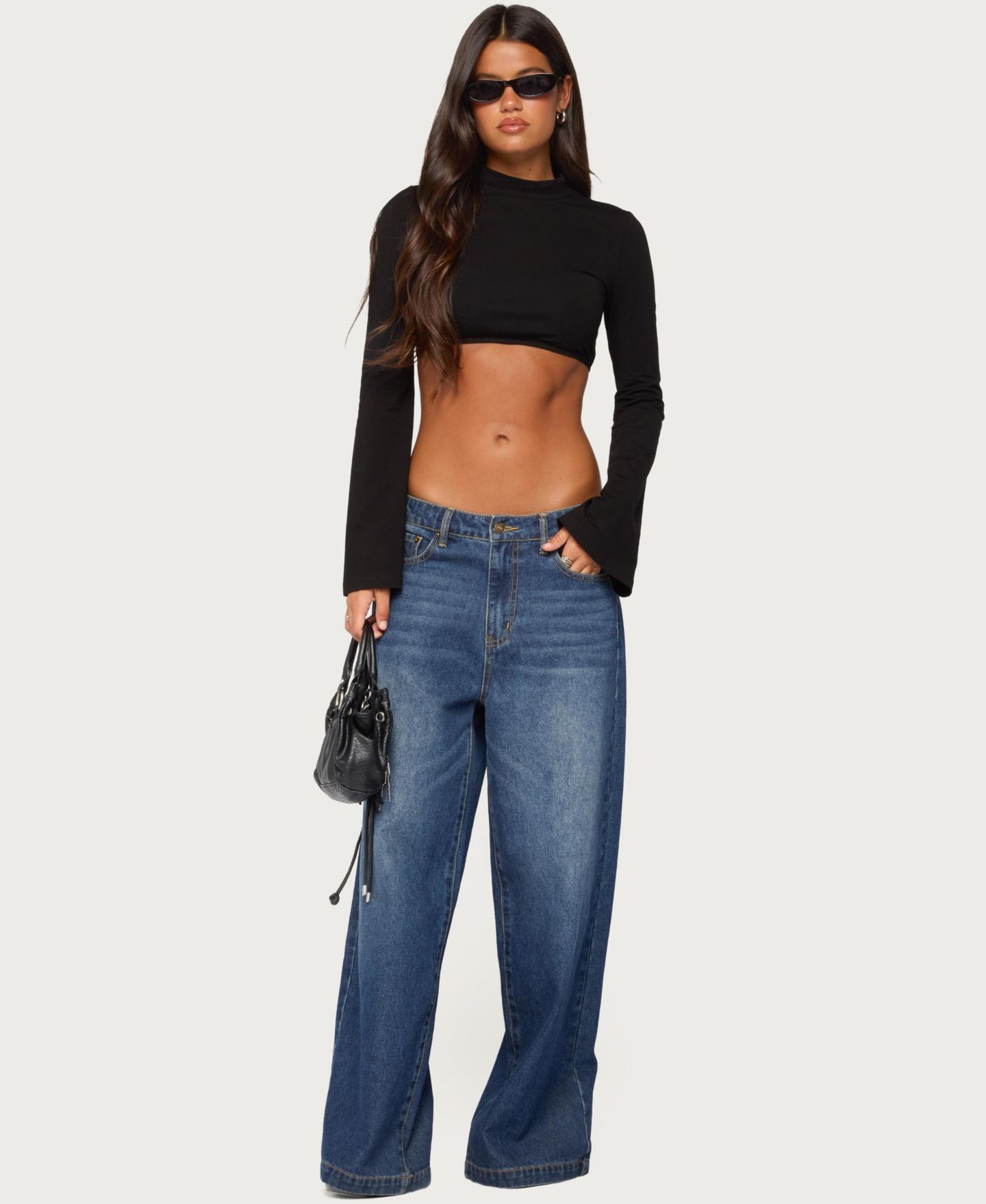 Женский топ Edikted Deya Mock Neck Long-Sleeve Cropped, цвет: Чёрный — фото 4