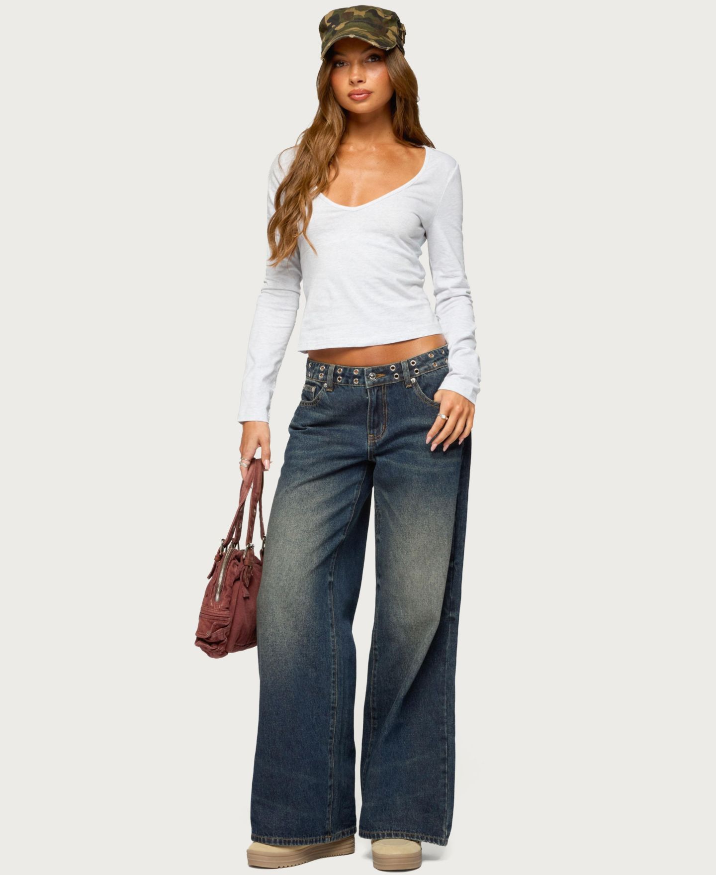 Женская футболка Edikted Feva Long-Sleeve V-Neck Crop, цвет: Светлый серый меланжевый — фото 5