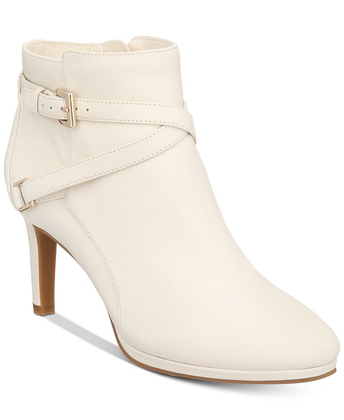 Bandolino baruffi platform ankle booties 2025