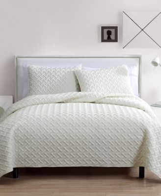 Nina Embossed Quilt Sets