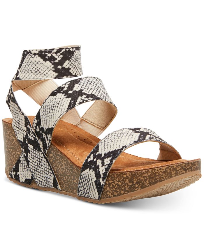 Madden girl zoeyy stretch wedges store
