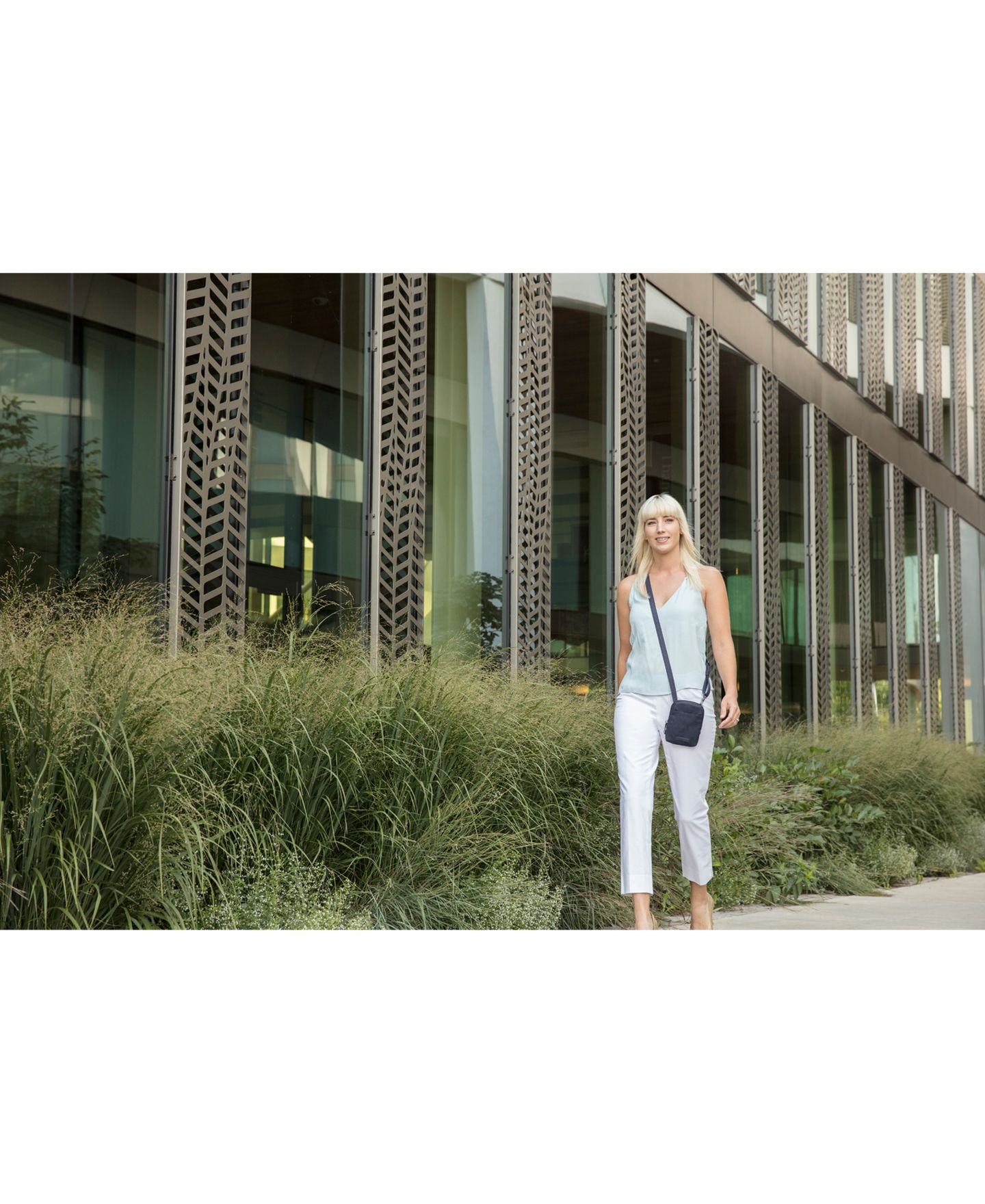 Сумка Travelon Anti-Theft Metro Stadium Crossbody, цвет: Чёрный — фото 7