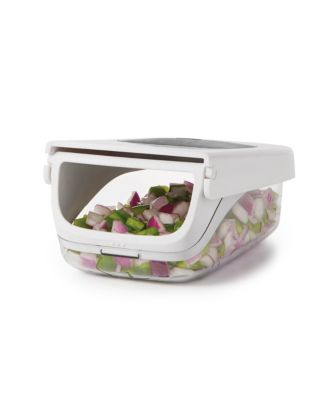 Vegetable Chopper with Easy-Pour Opening