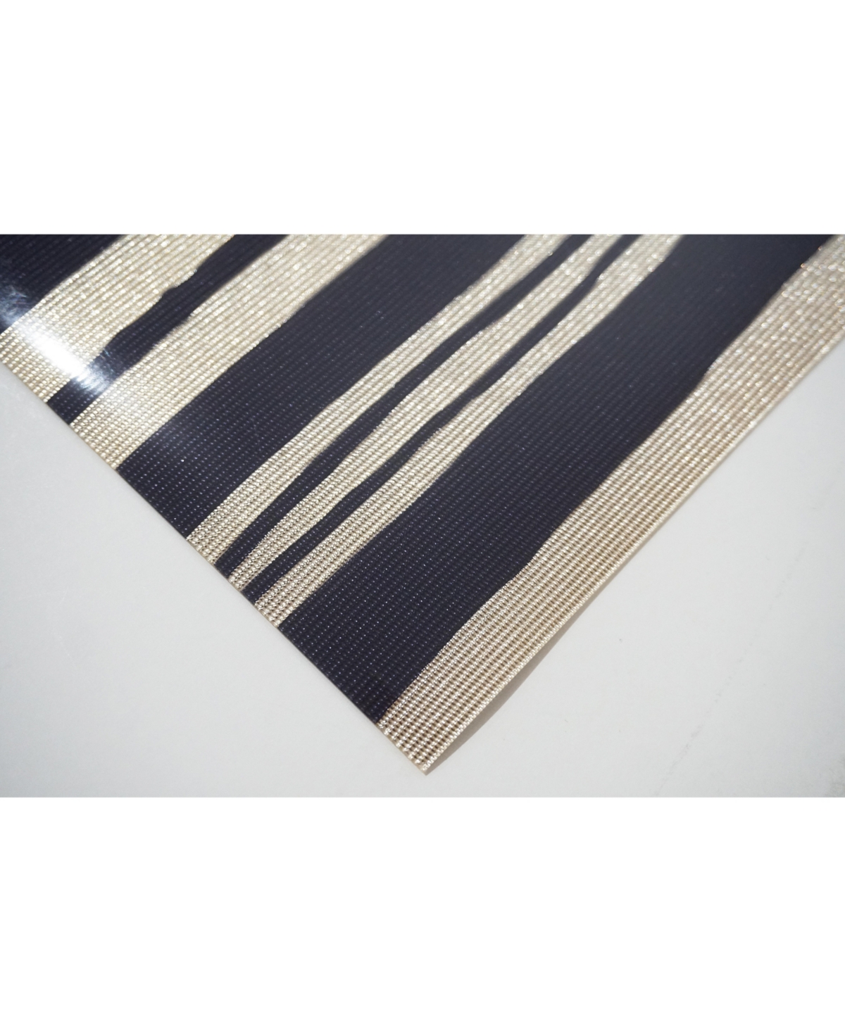 Dainty Home Reversible Metallic Place Mats Non-Slip Jagged Placemats - Set of 4