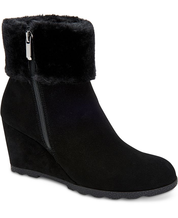 Booties with outlet fur cuff