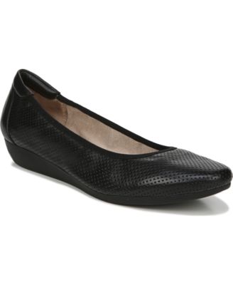 naturalizer flat shoes