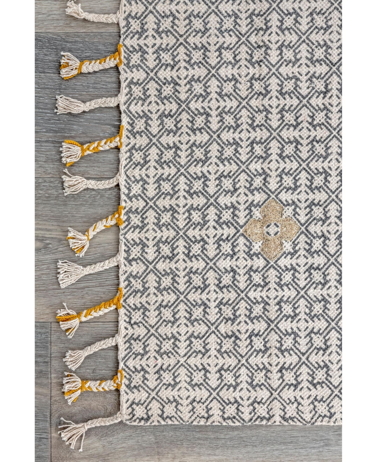 nuLoom Cherai Aliyah CloverArea Rug - Ivory