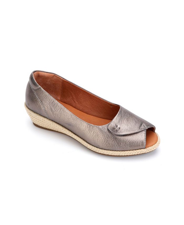 Gentle Souls by Kenneth Cole Luci Easy Open Wedge Sandals - Macy's
