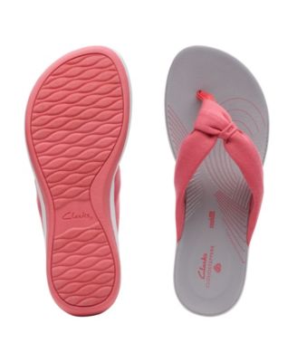 clarks red flip flops