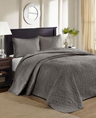 Quebec Quilted Bedspread Sets