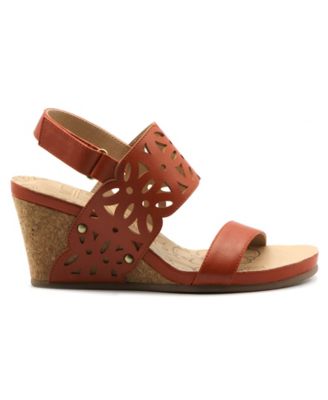 mootsie tootsie wedge sandals