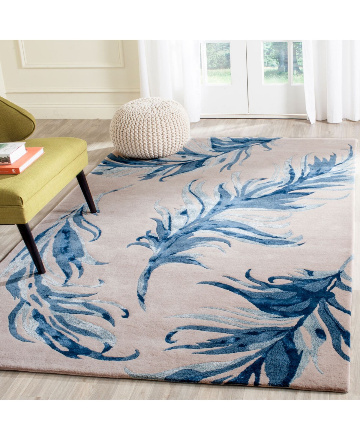 Safavieh Allure 121 Featherand Blue Area Rug - Beige