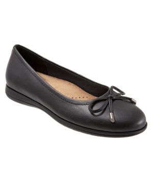 image of Trotters Dellis Flat Women-s Shoes